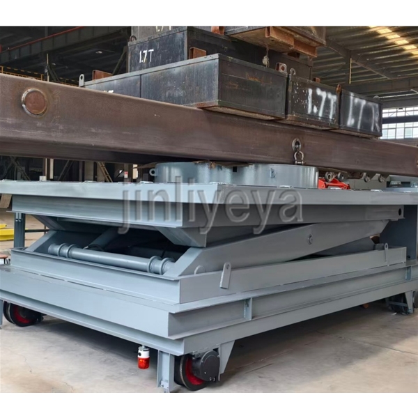 福建定制升降车（设备可移动，可升降、台面可旋转）